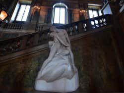Una scultura del Palazzo Reale
